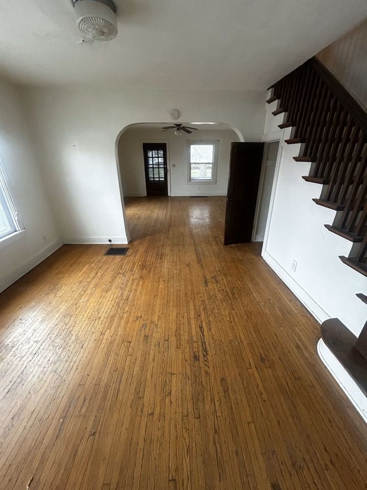 Washington Street Duplex - Photo 4 of 8