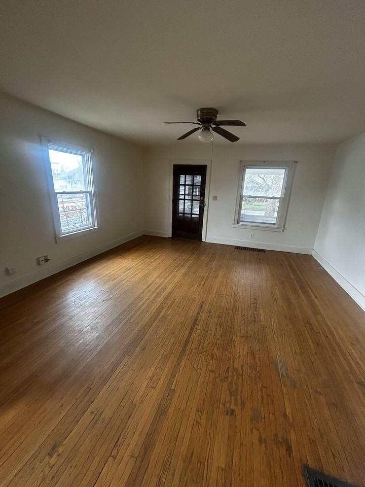 Washington Street Duplex - Photo 5 of 8