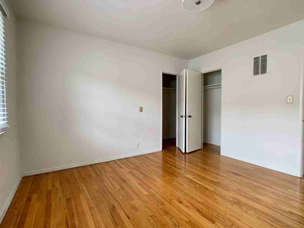 11004 Massachusetts Ave - Photo 5 of 9
