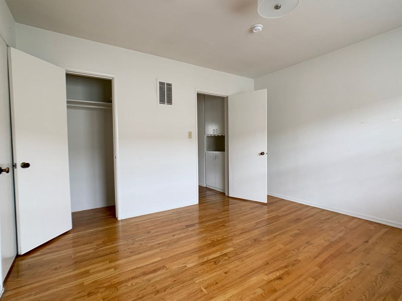 11004 Massachusetts Ave - Photo 6 of 9