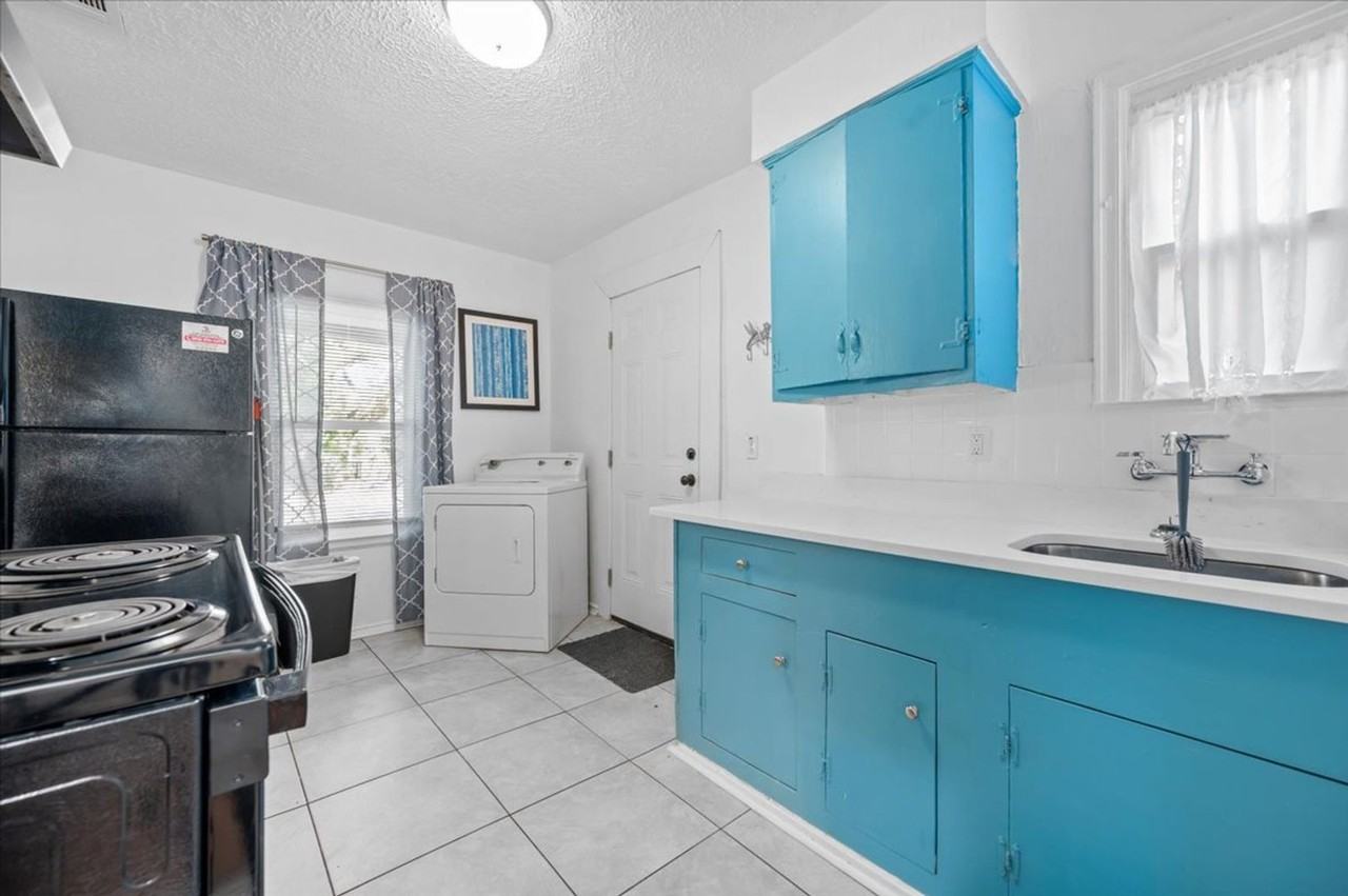 1319 E 53rd St - Photo 6 of 21