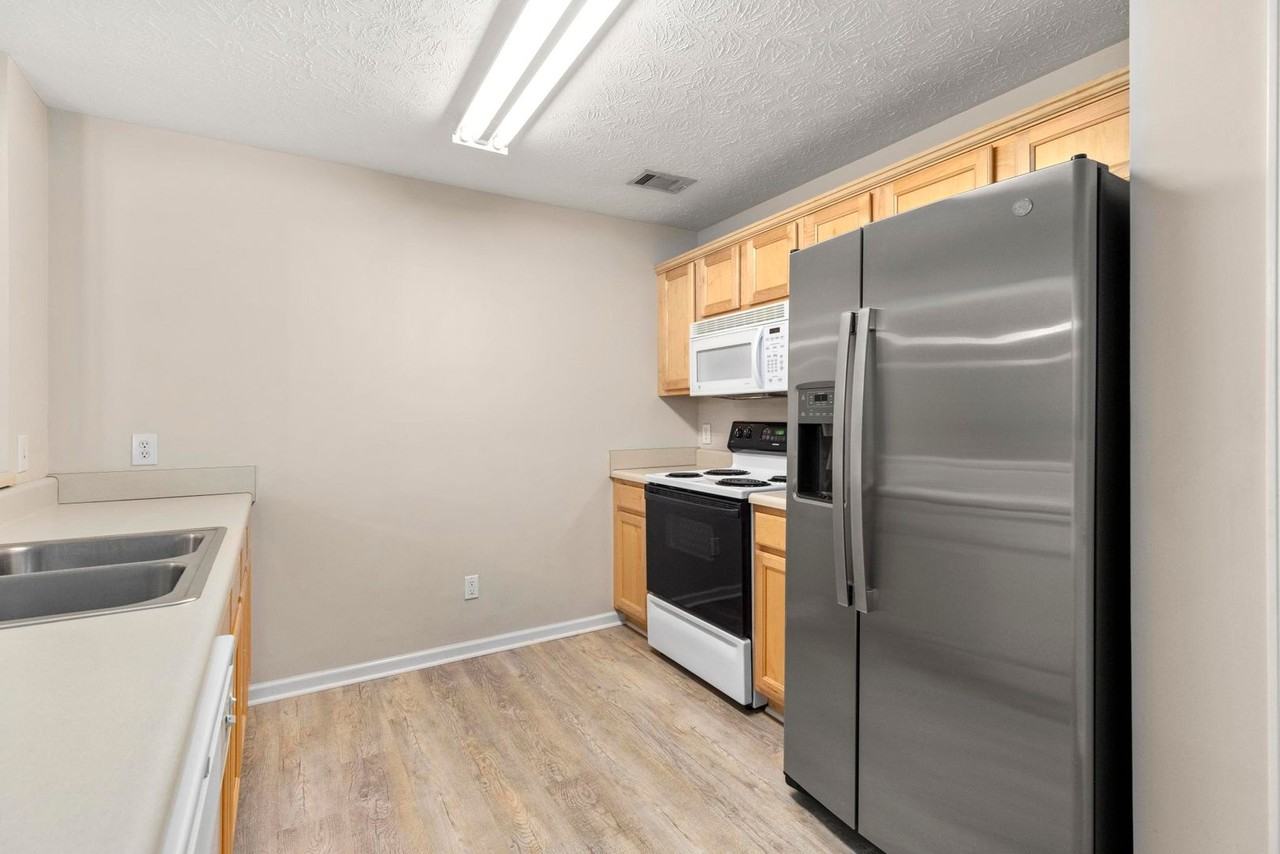 1385 S Donahue Dr #2-204 - Photo 3 of 16