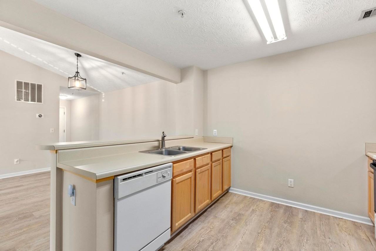 1385 S Donahue Dr #2-204 - Photo 5 of 16