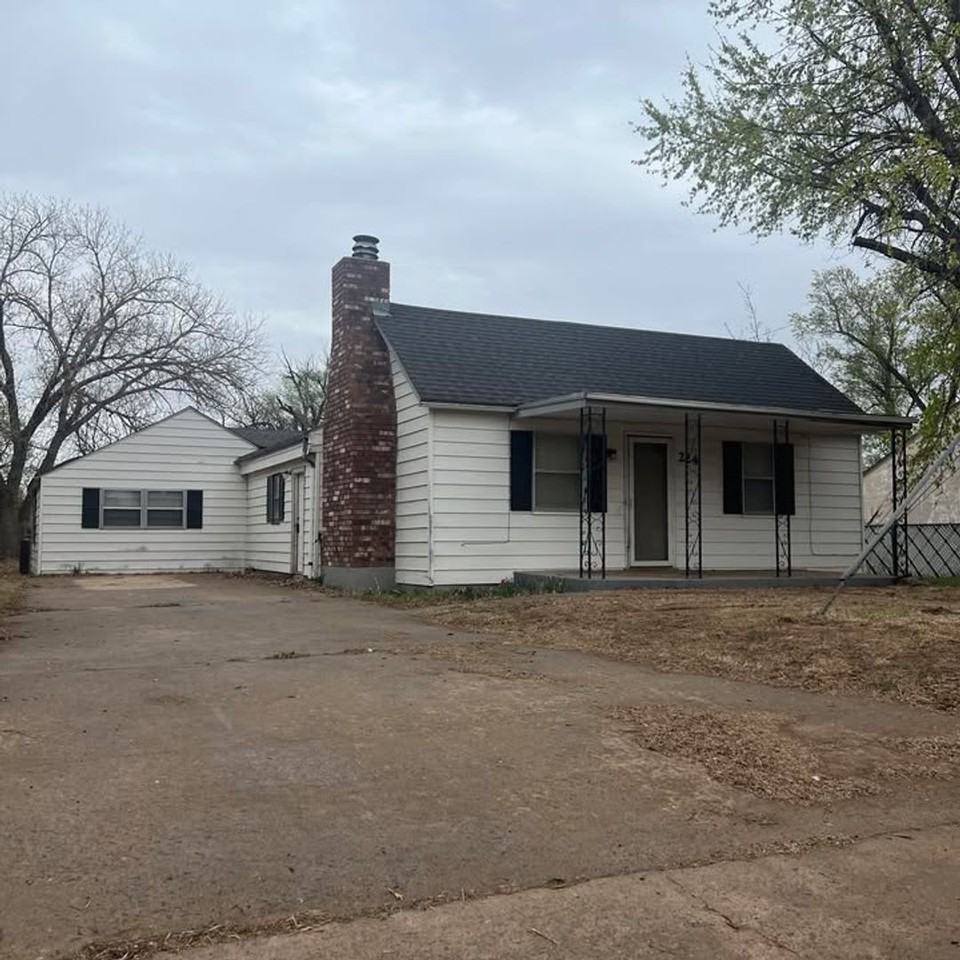 224 7th St - Photo 2 of 14