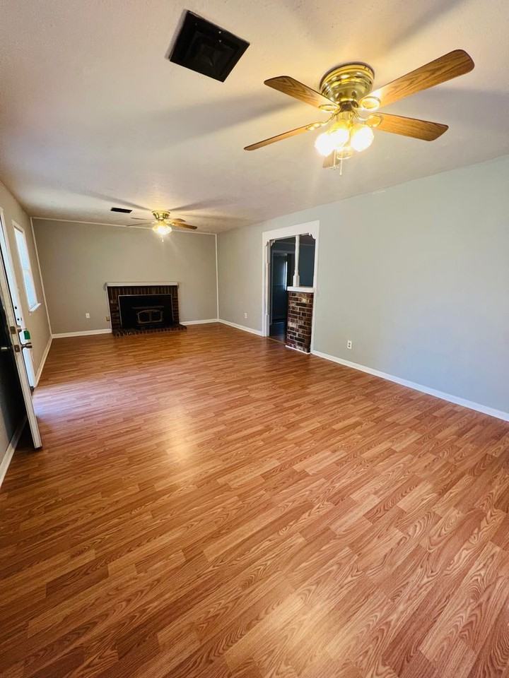 224 7th St - Photo 3 of 14