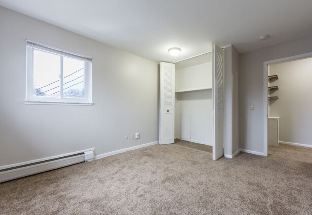 Brentwood Apartments (460 Silver LLC) - Photo 5 of 29