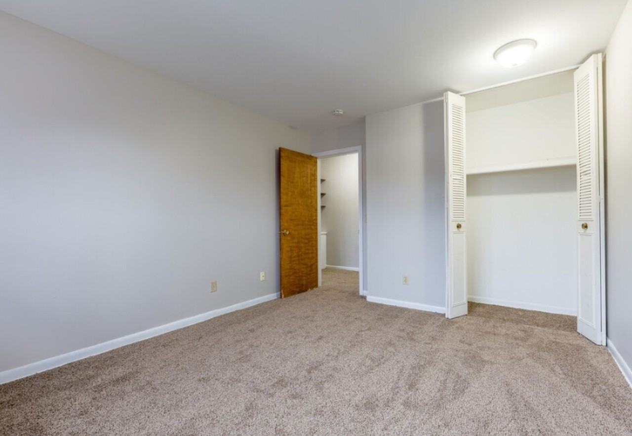 Brentwood Apartments (460 Silver LLC) - Photo 7 of 29