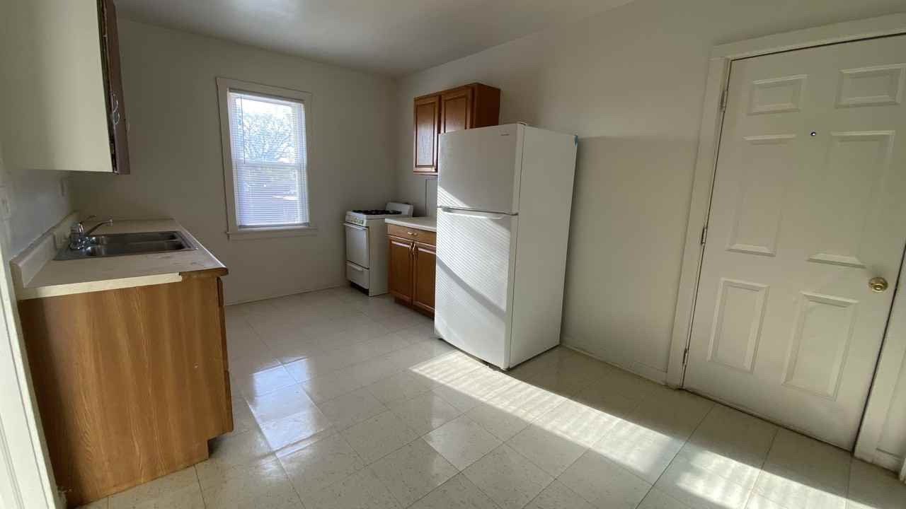 832 W 5th St #3 - Photo 2 of 7