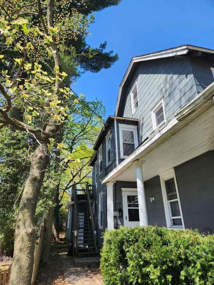 339 Willow St #B - Photo 2 of 10