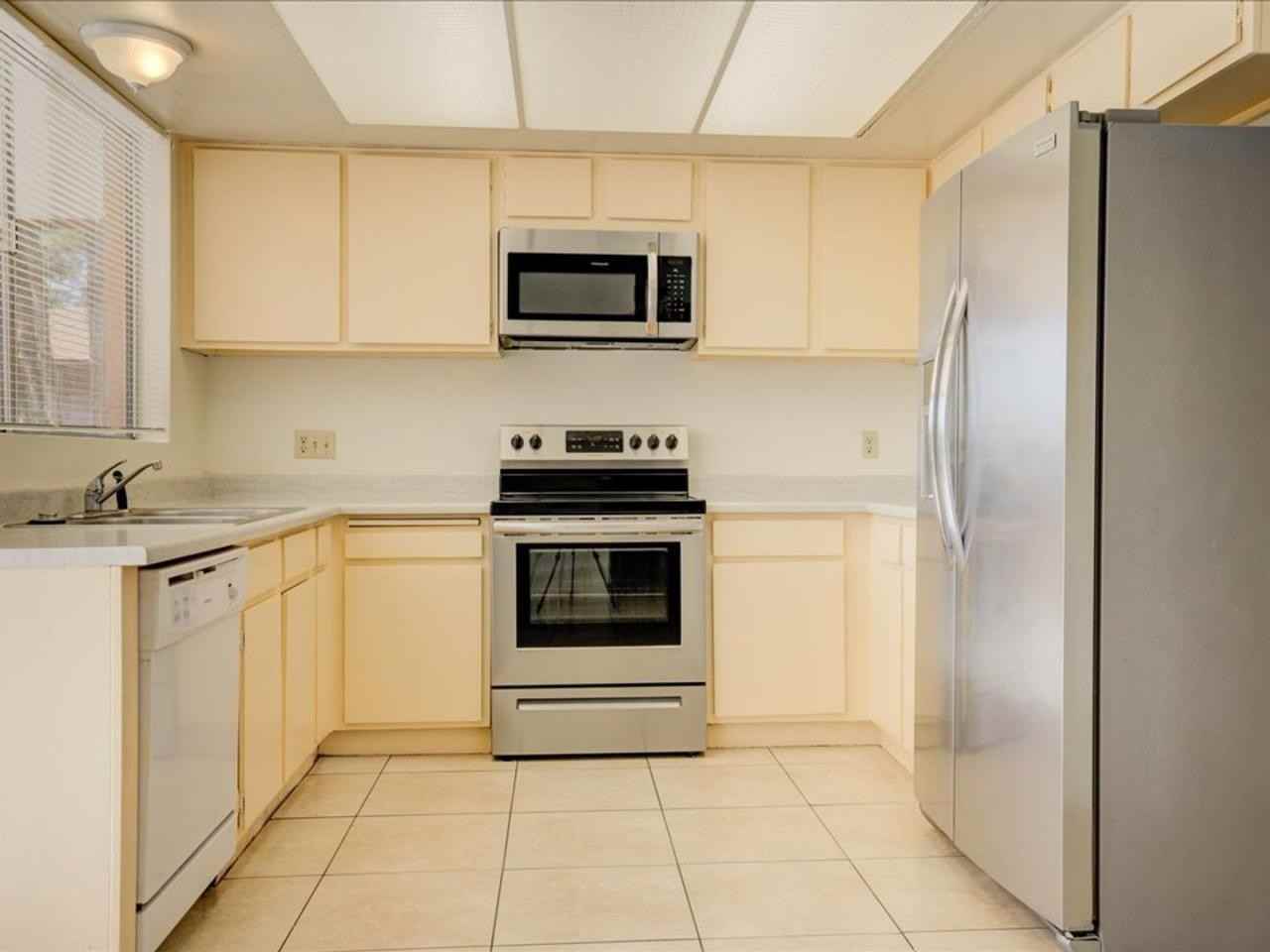 665 North Banff Avenue - Photo 3 of 6