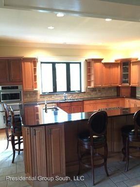 918 S Summerlin Ave - Photo 3 of 28