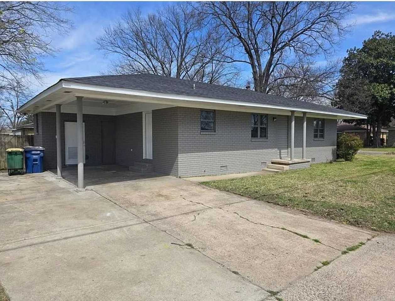 701 North Cedar Street - Photo 2 of 7