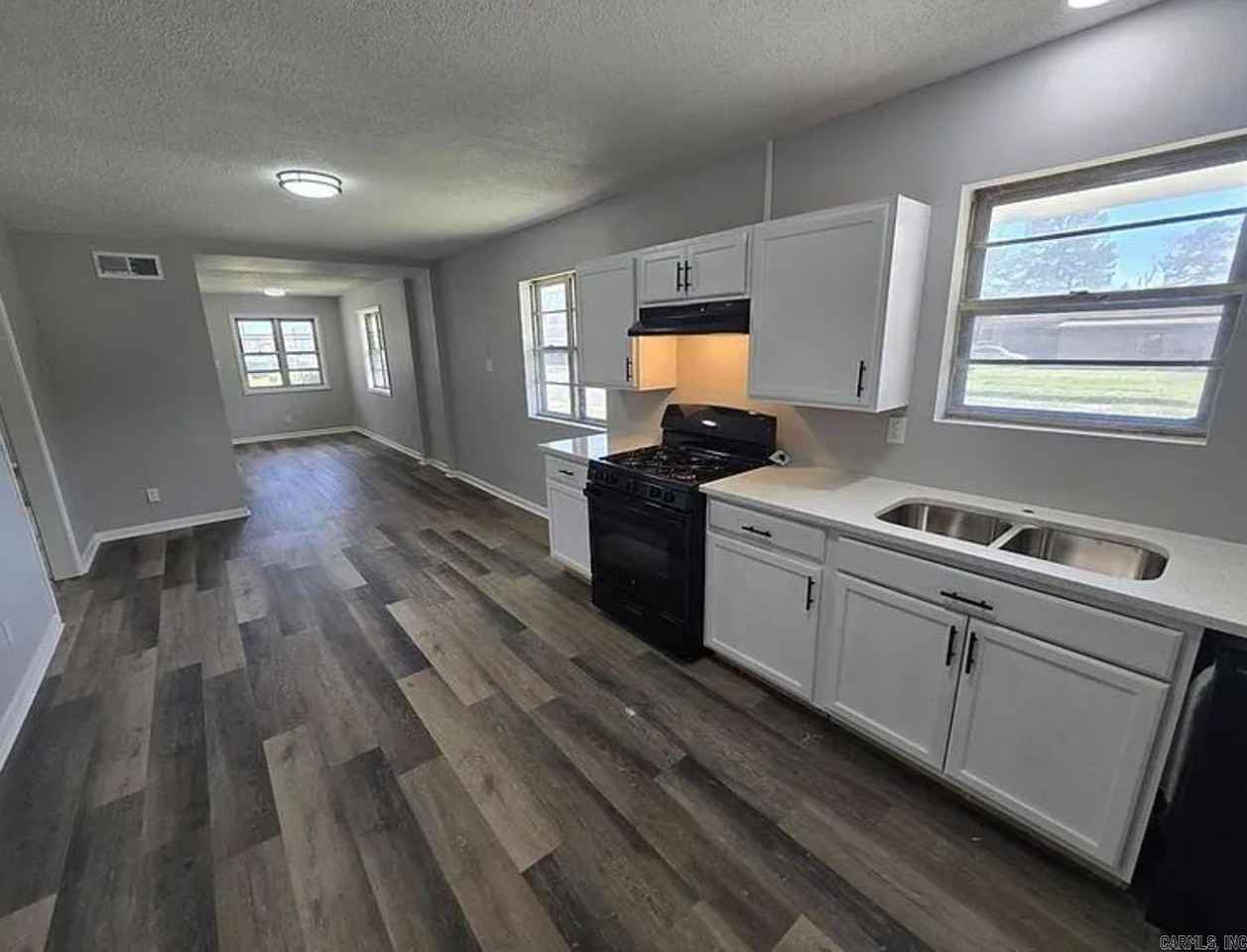 701 North Cedar Street - Photo 5 of 7