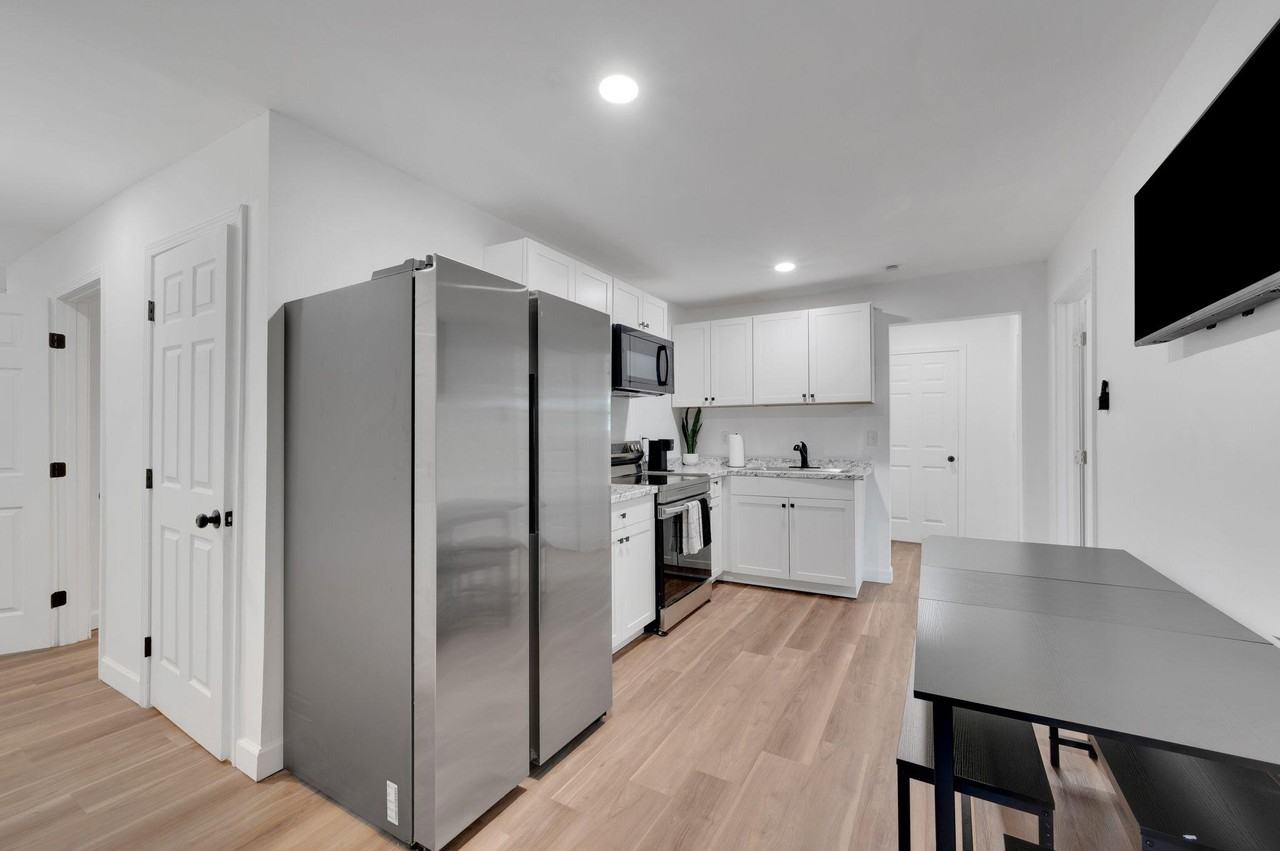 Adelle St Se - Photo 2 of 18