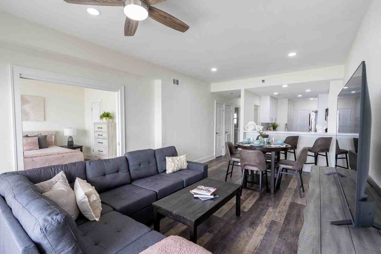 7700 Seawall Blvd - Photo 4 of 22