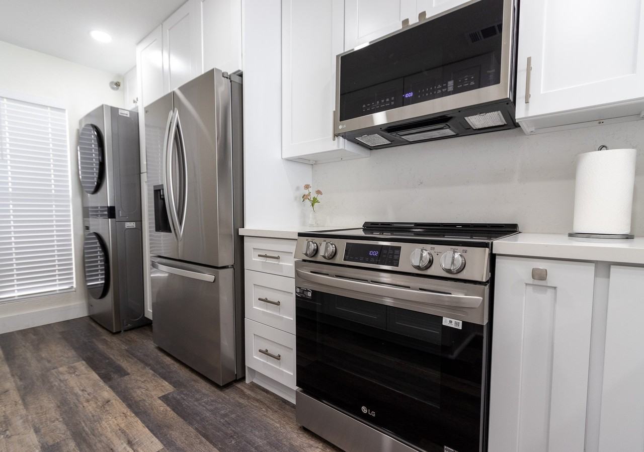 7700 Seawall Blvd - Photo 7 of 22