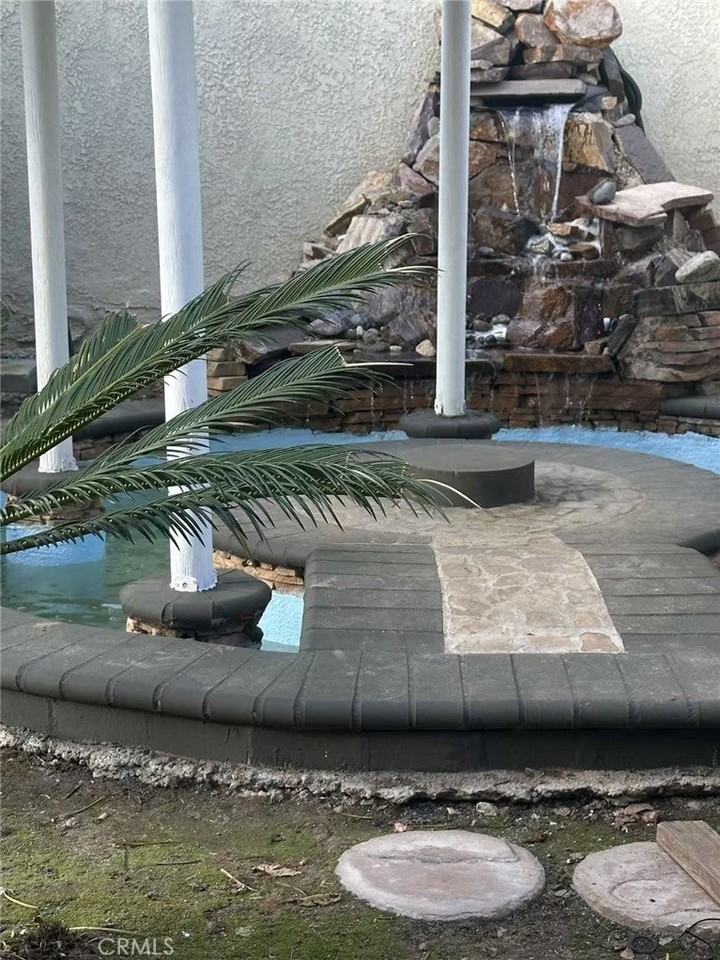 923 Derek Dr - Photo 3 of 14