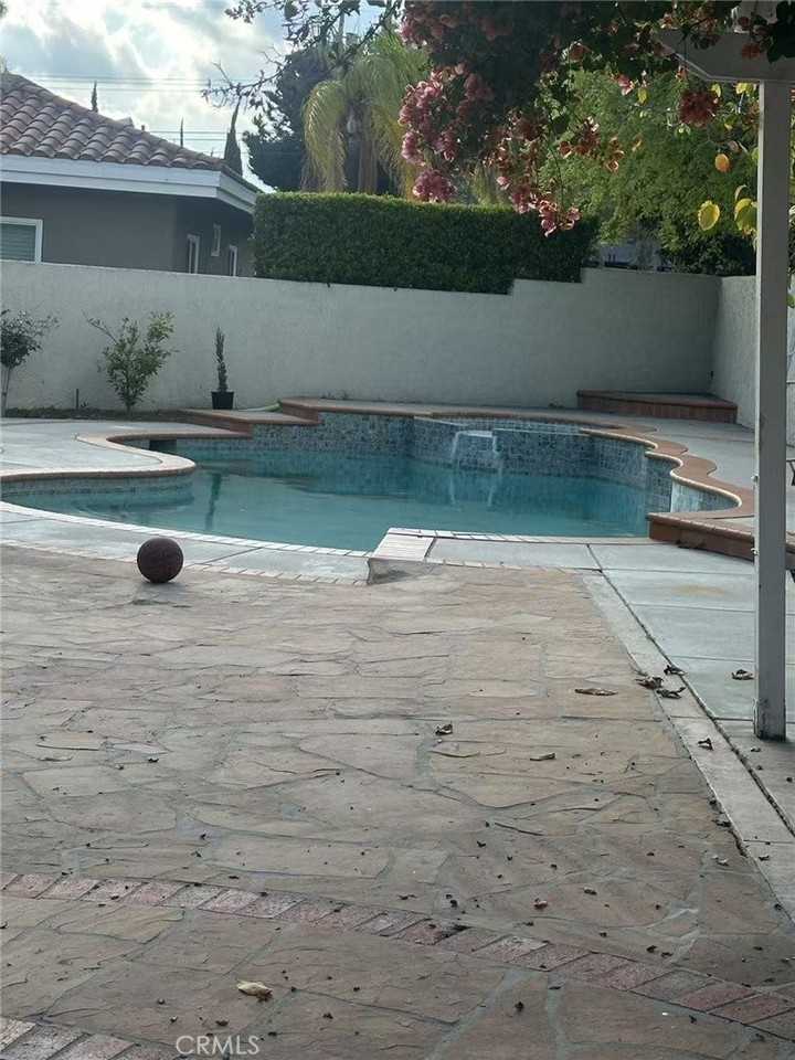 923 Derek Dr - Photo 4 of 14