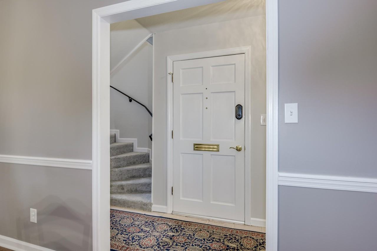 324 Laurens St Sw - Photo 3 of 32