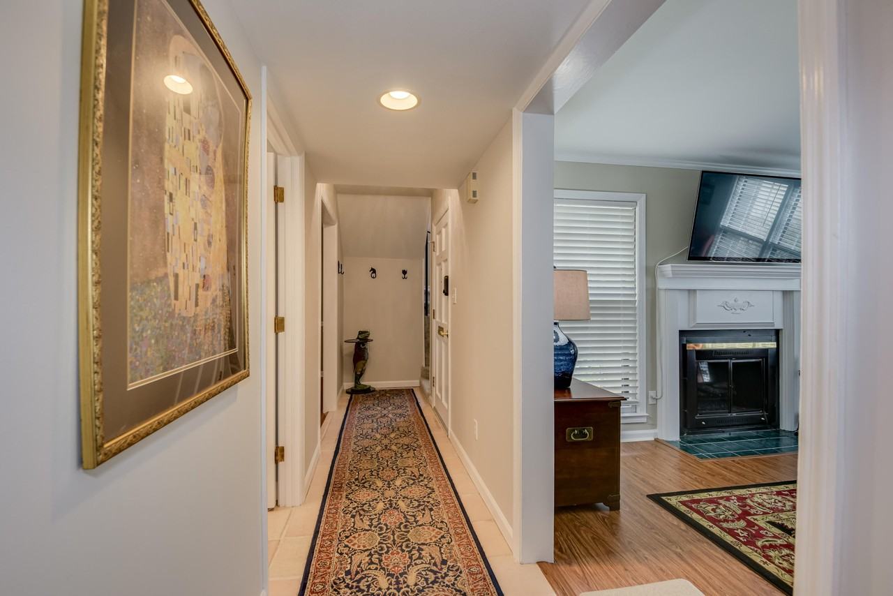 324 Laurens St Sw - Photo 5 of 32