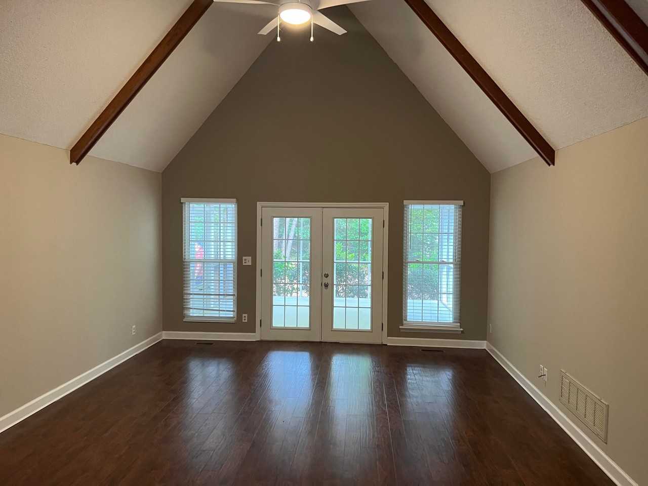 470 Greenwich Dr - Photo 5 of 17