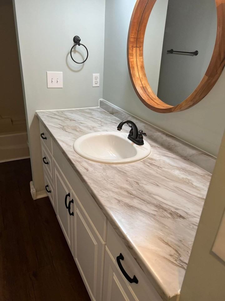 470 Greenwich Dr - Photo 7 of 17