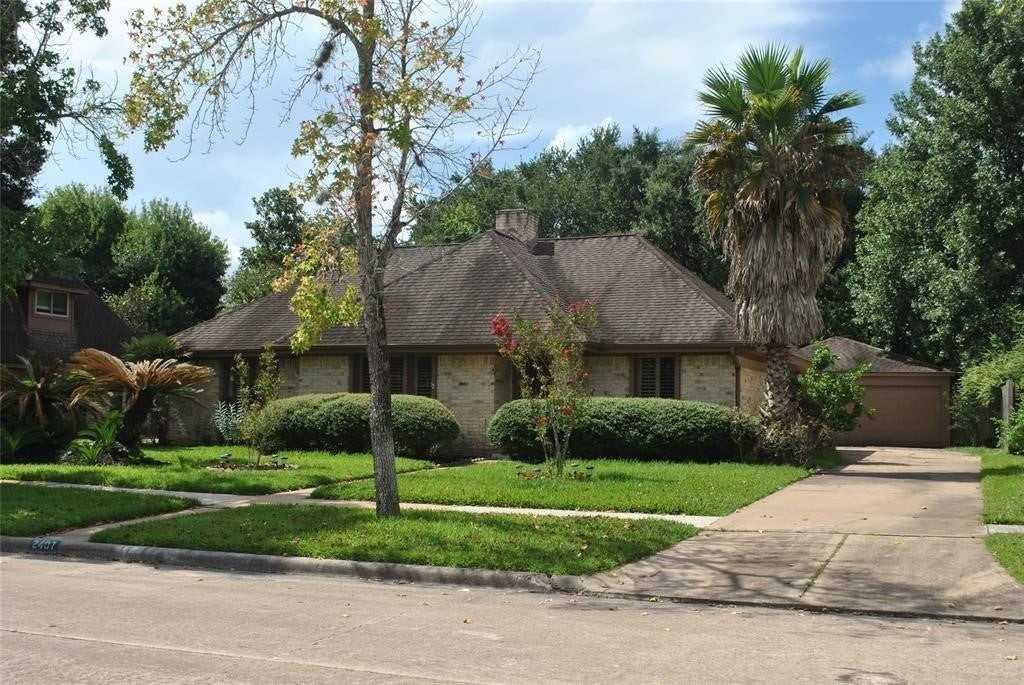 2407 Williams Grant St - Photo 2 of 40