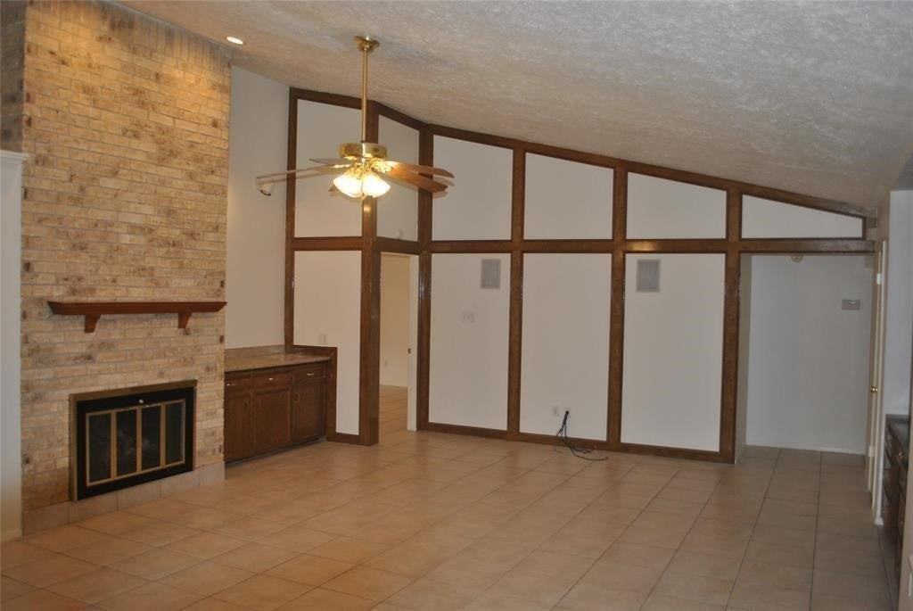 2407 Williams Grant St - Photo 4 of 40