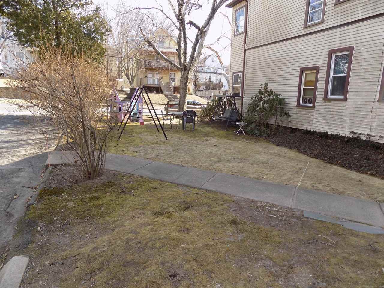175 Goodwin St 2nd Fl - Photo 3 of 10