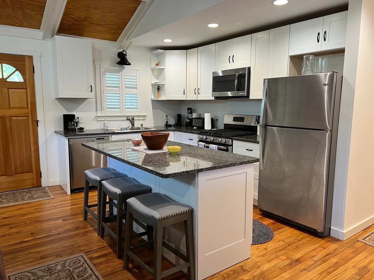 206 Sumter St Se - Photo 6 of 18