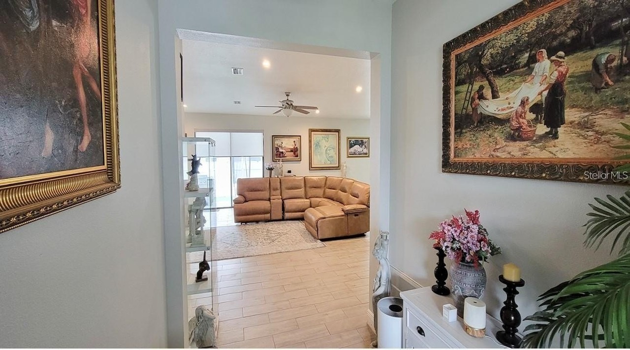 2436 Avenue D Sw - Photo 3 of 17