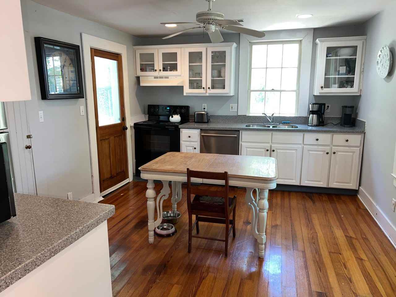 524 Colleton Ave Se - Photo 7 of 19