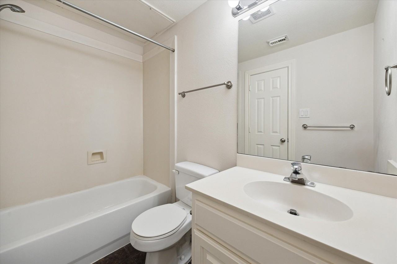 1320 Cohn St - Photo 4 of 22