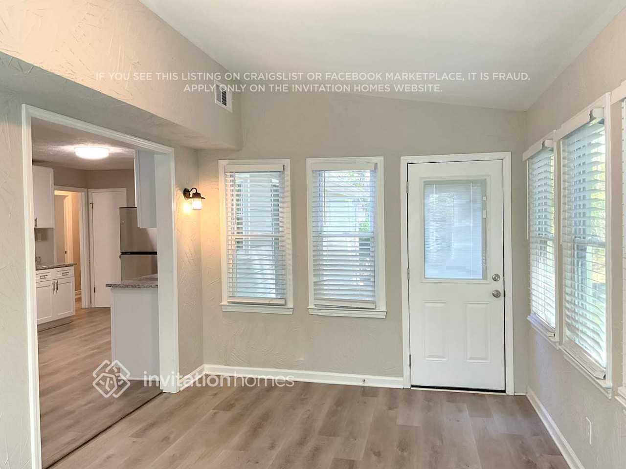367 Summerville Dr - Photo 4 of 12