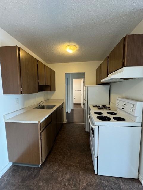 Casey Manor - Photo 2 of 10