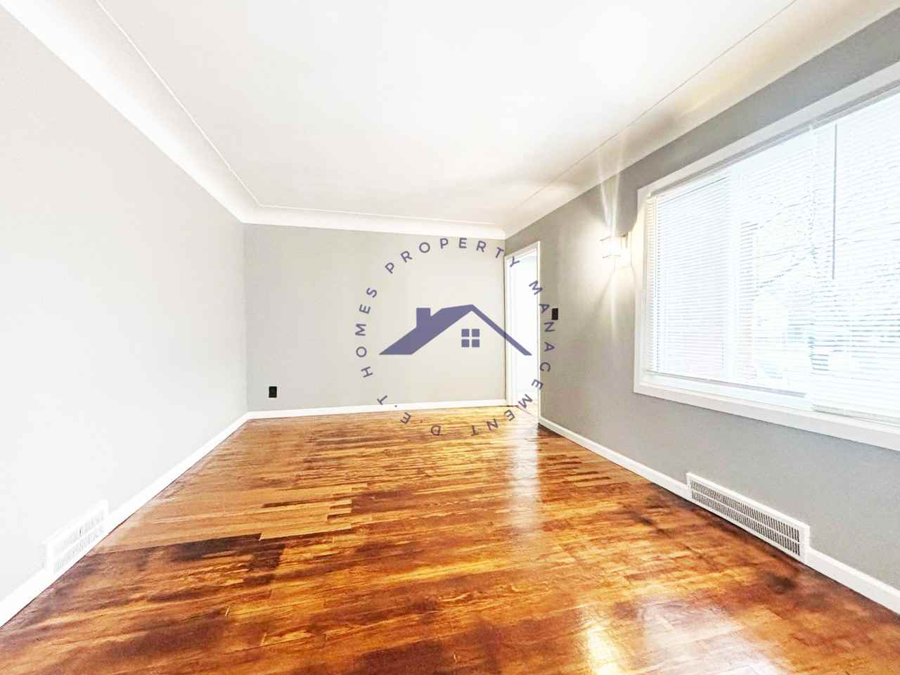 5980 Lenox Street - Photo 3 of 37