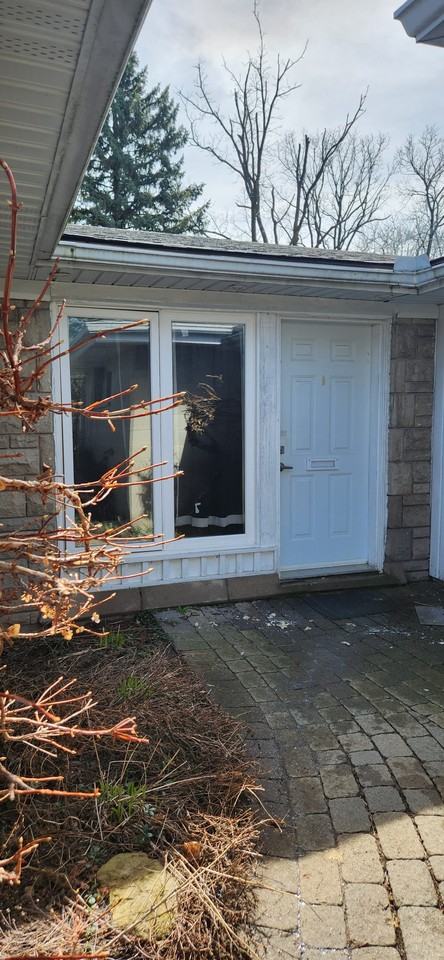 110 Wilson St W - Photo 2 of 24