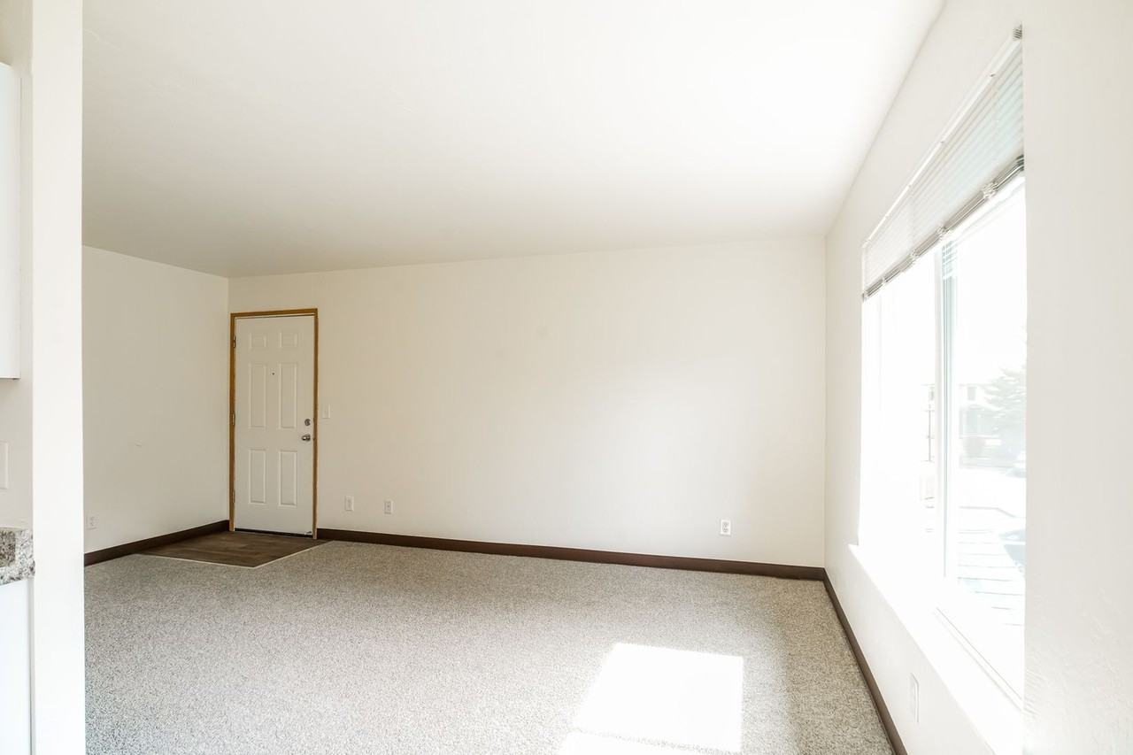 2 BEDROOM 1 BATHROOM MULTI - Photo 4 of 27