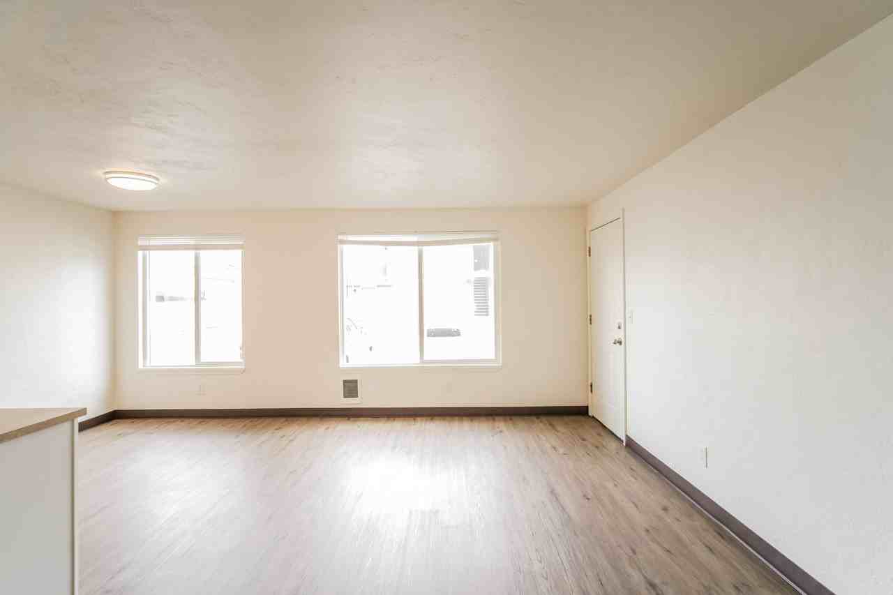 2 BEDROOM 1 BATHROOM MULTI - Photo 5 of 50