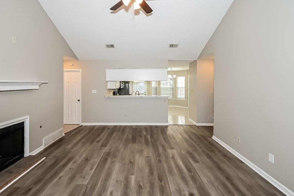 7038 Hampton Dr - Photo 3 of 16