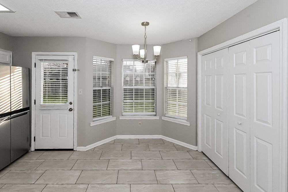 7038 Hampton Dr - Photo 6 of 16