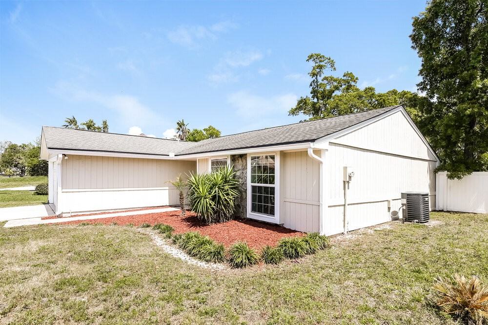 3013 Hampstead Dr - Photo 3 of 16