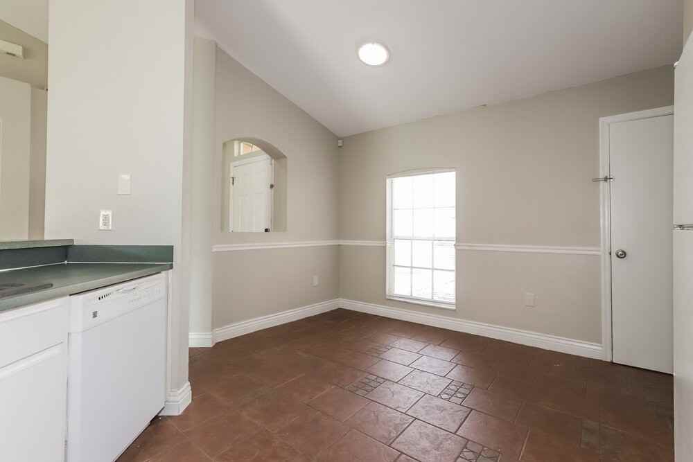 1586 Caroline Ct - Photo 6 of 16