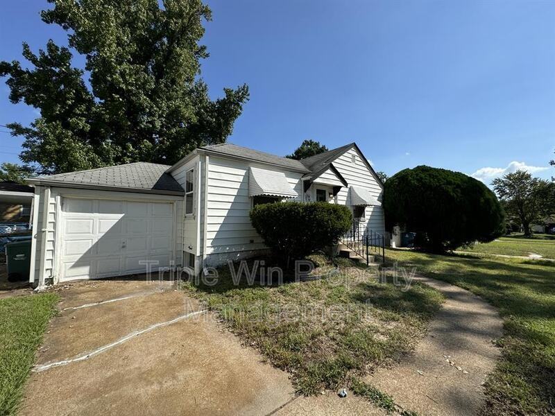 7417 Pleaseway Dr - Photo 3 of 23