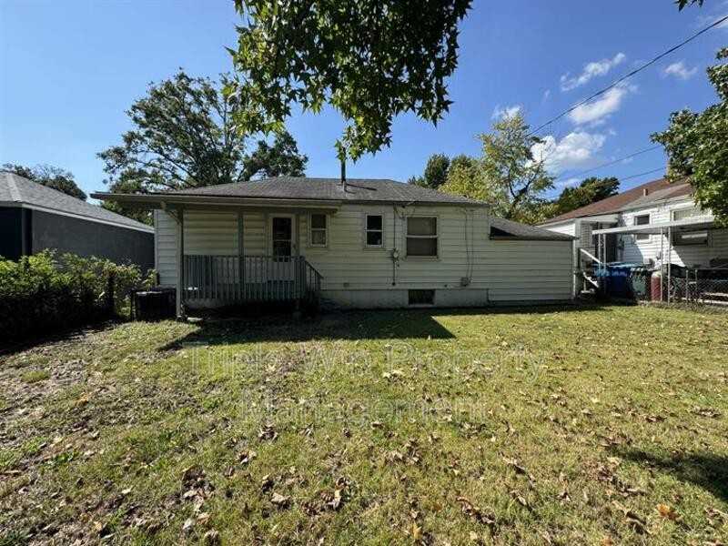 7417 Pleaseway Dr - Photo 4 of 23