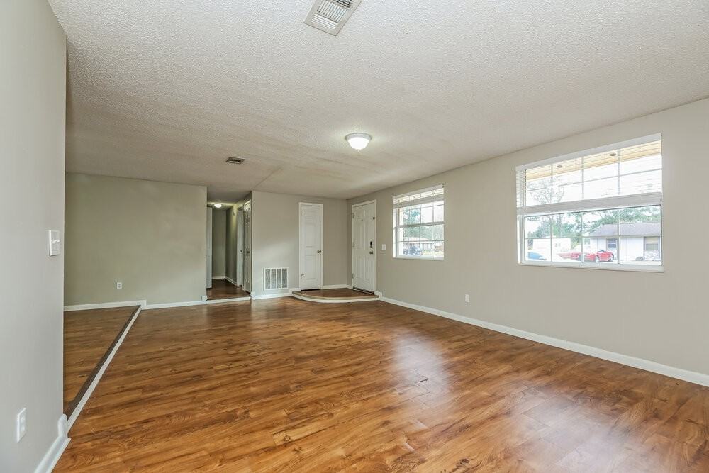 2819 Kiowa Ave - Photo 4 of 16