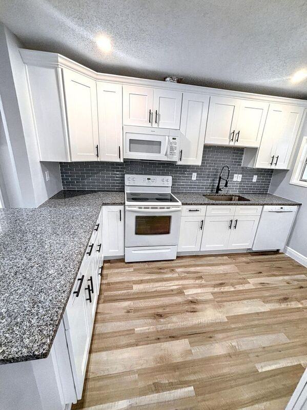 318 Green Manor Dr - Photo 3 of 32