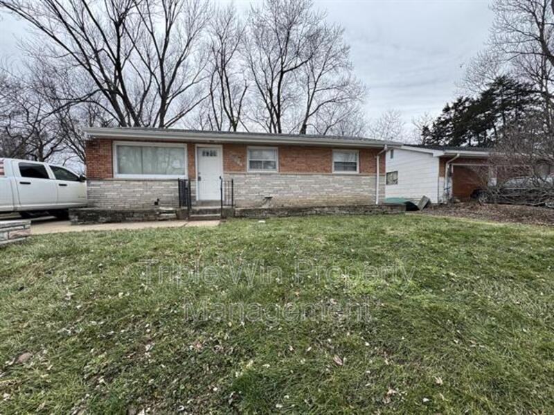 11490 Essex Ave - Photo 2 of 26