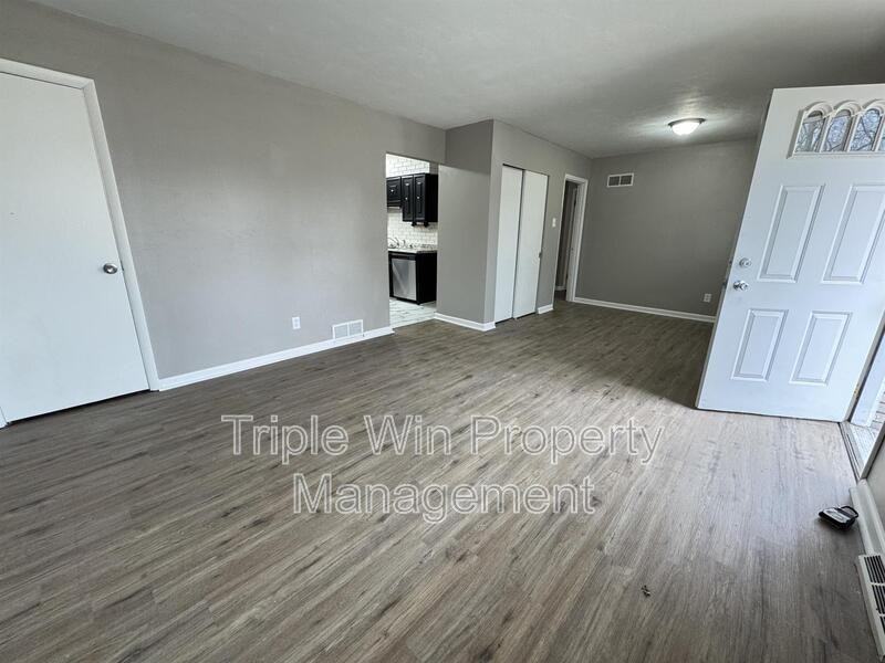 11490 Essex Ave - Photo 7 of 26