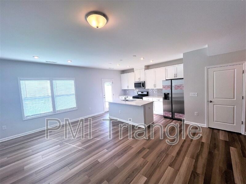 802 Oak Center Dr - Photo 3 of 26